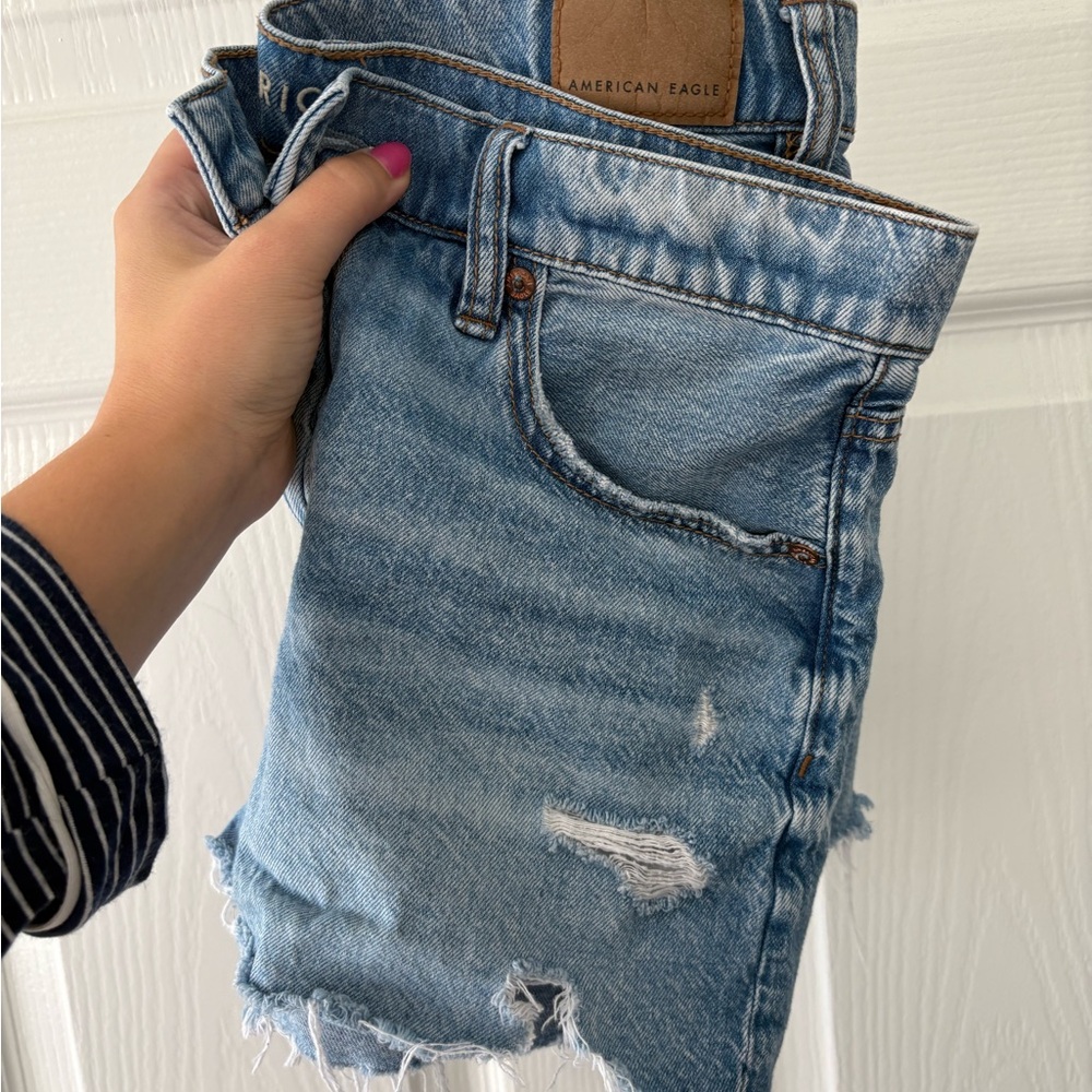 American Eagle Outfitters Women's Light Blue Ripped Jeans